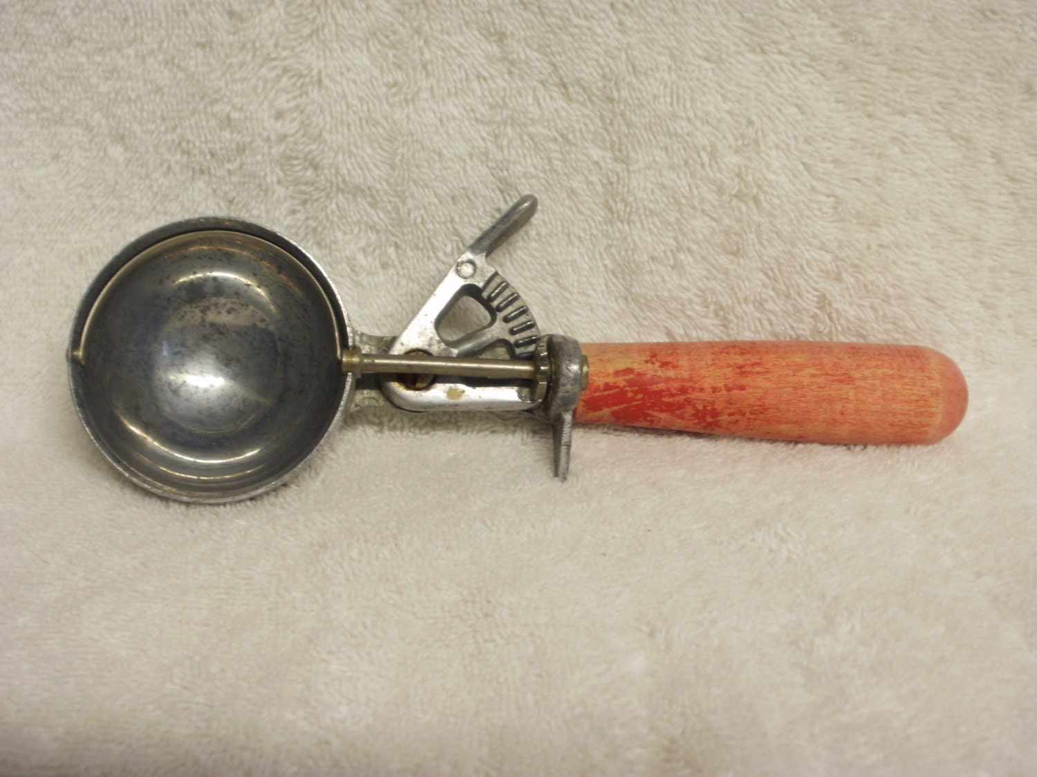 SALE - Red Wood Handle Old Fashioned Ice Cream Scoop / Dipper with Trigger - Roberts - Japan
