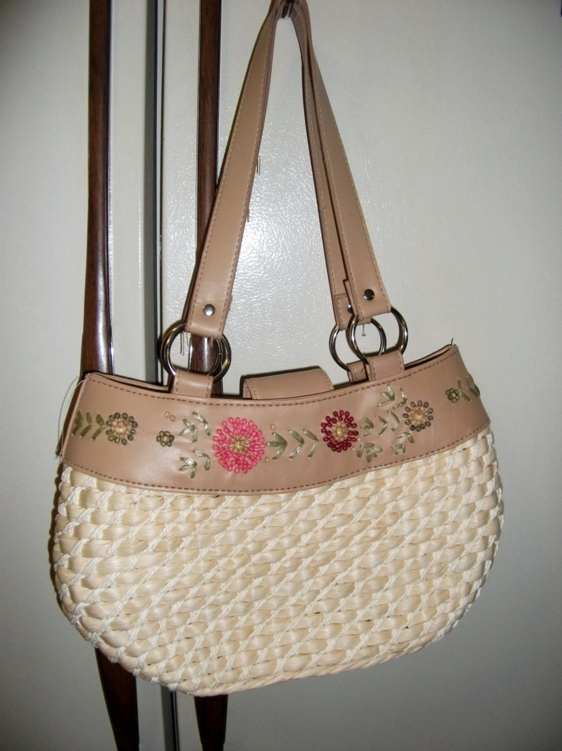 Vintage Women's Woven Straw Purse with Wood Bead Trim Only 7 USD