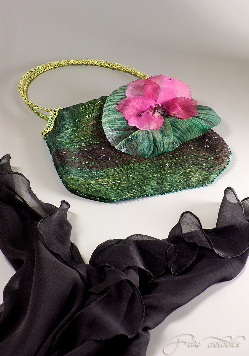 Emerald green wedding clutch with green leaf and pink flower. Whimsical floral handbag. Evening cocktail purse for romantic dress.