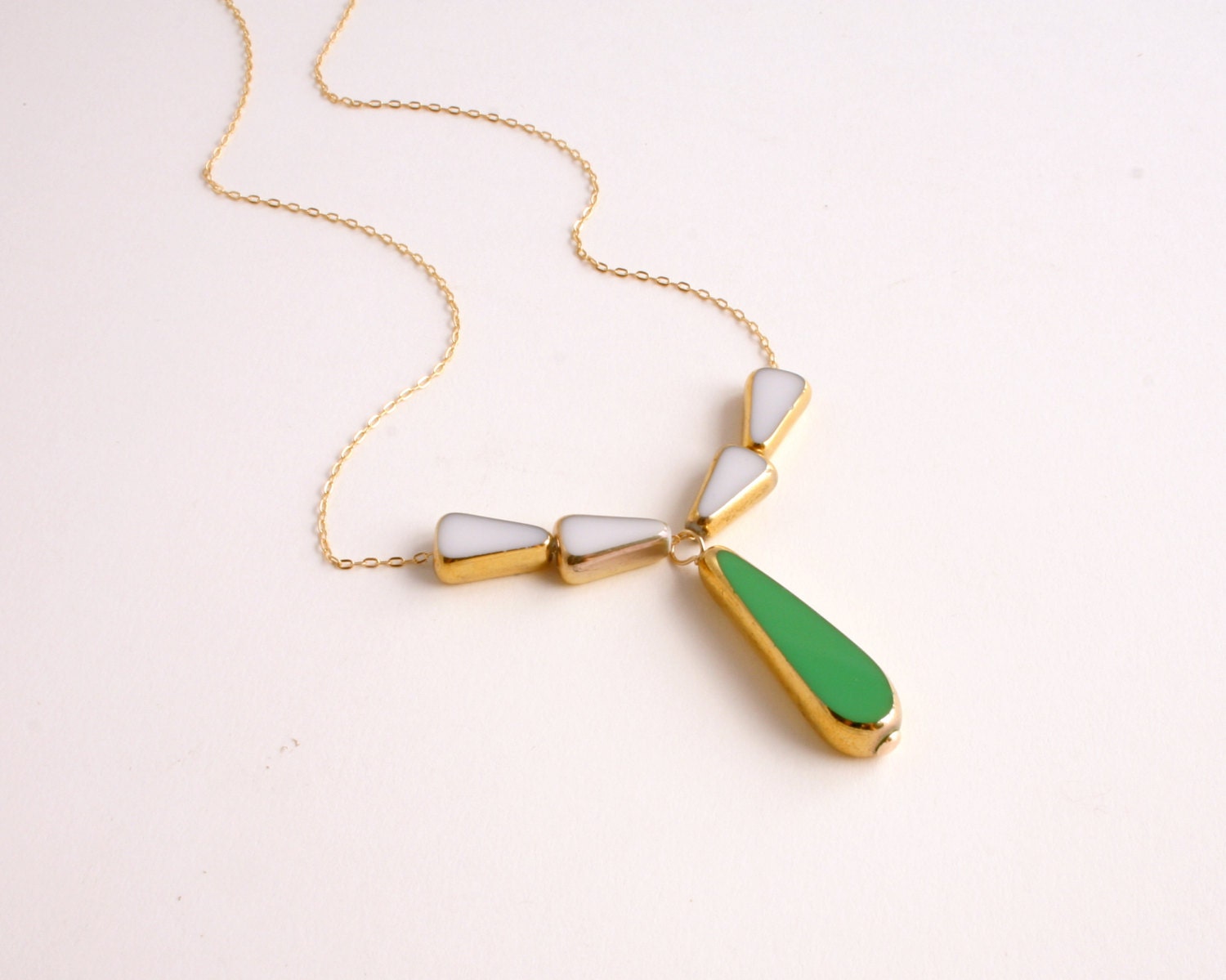 Drop Arrow Necklace in Green // mid century jewelry // LilahV