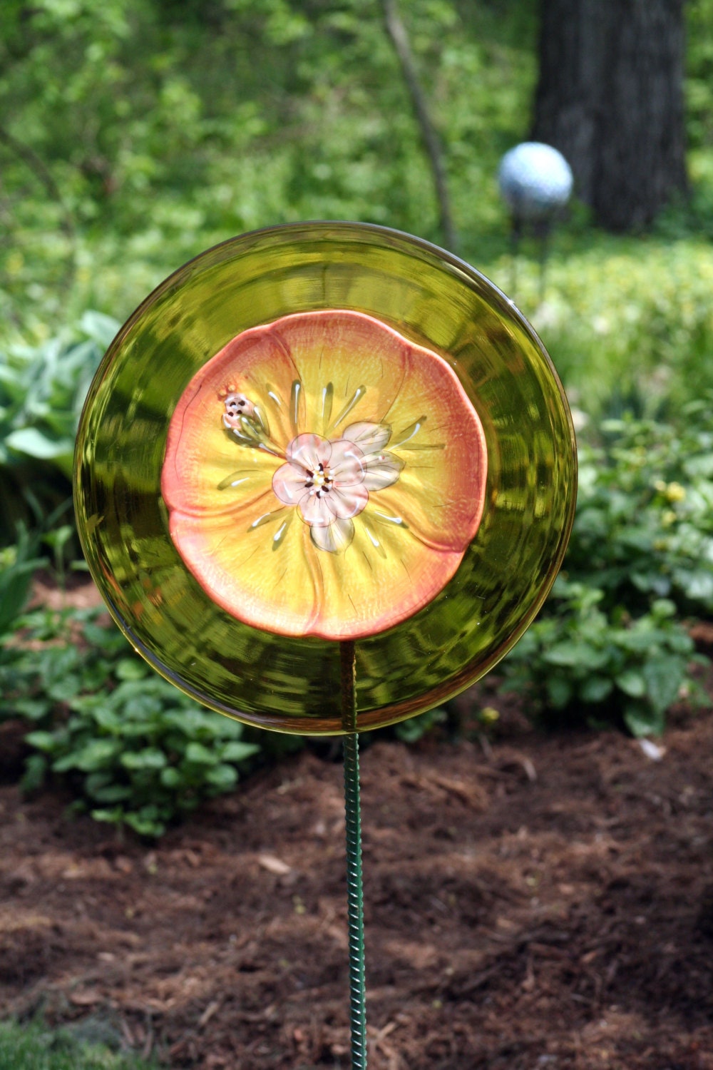 GARDEN Houseware and YARD sun catcher with recycled glassware