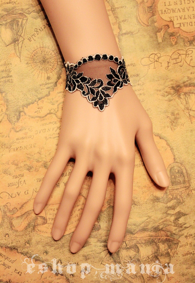 Gothic Lolita BLACK WHITE LACES flower bracelet Halloween Cosplay Costumes Party