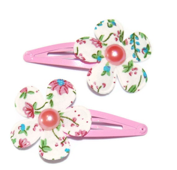 White Flower Snap Clip Set with Pink Pearl Center Embellishment and Pink Floral Print