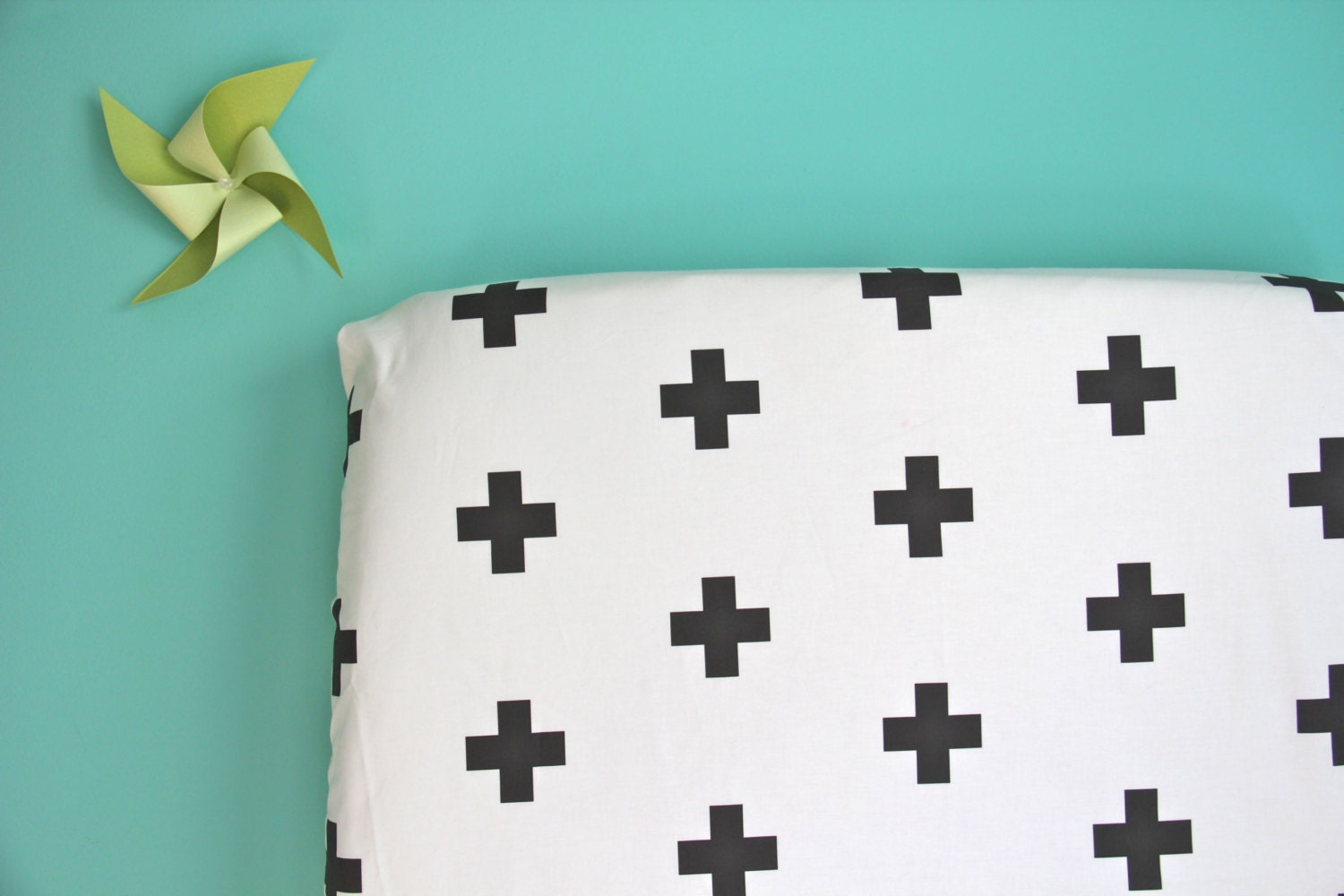 NEW fitted crib sheet in black addition (exclusive to iviebaby)