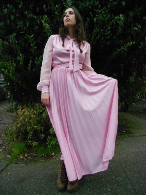 Vintage 1970s Light Pink Pleated Formal Maxi Dress w/ Matching Belt Size M