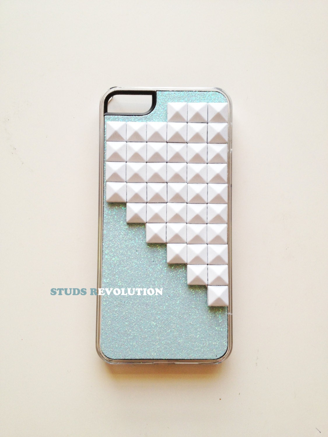 Iphone 5 case with studs-mint glitter case-studded iphone 5 case-custom iphone 5 case with white pyramid studs