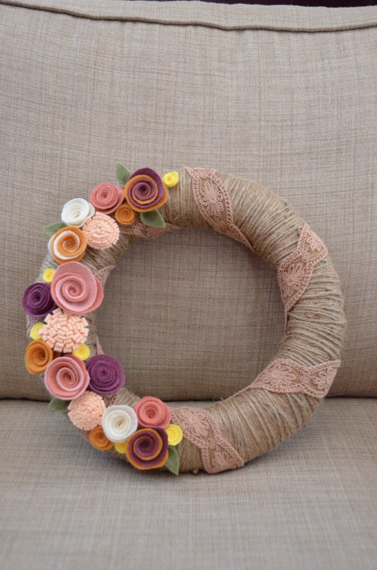 Yarn Wreath - EVERYDAY - RUSTIC - COTTAGE - 12 inch Twine Covered Straw Wreath with Felt Flowers and Ribbon Accent