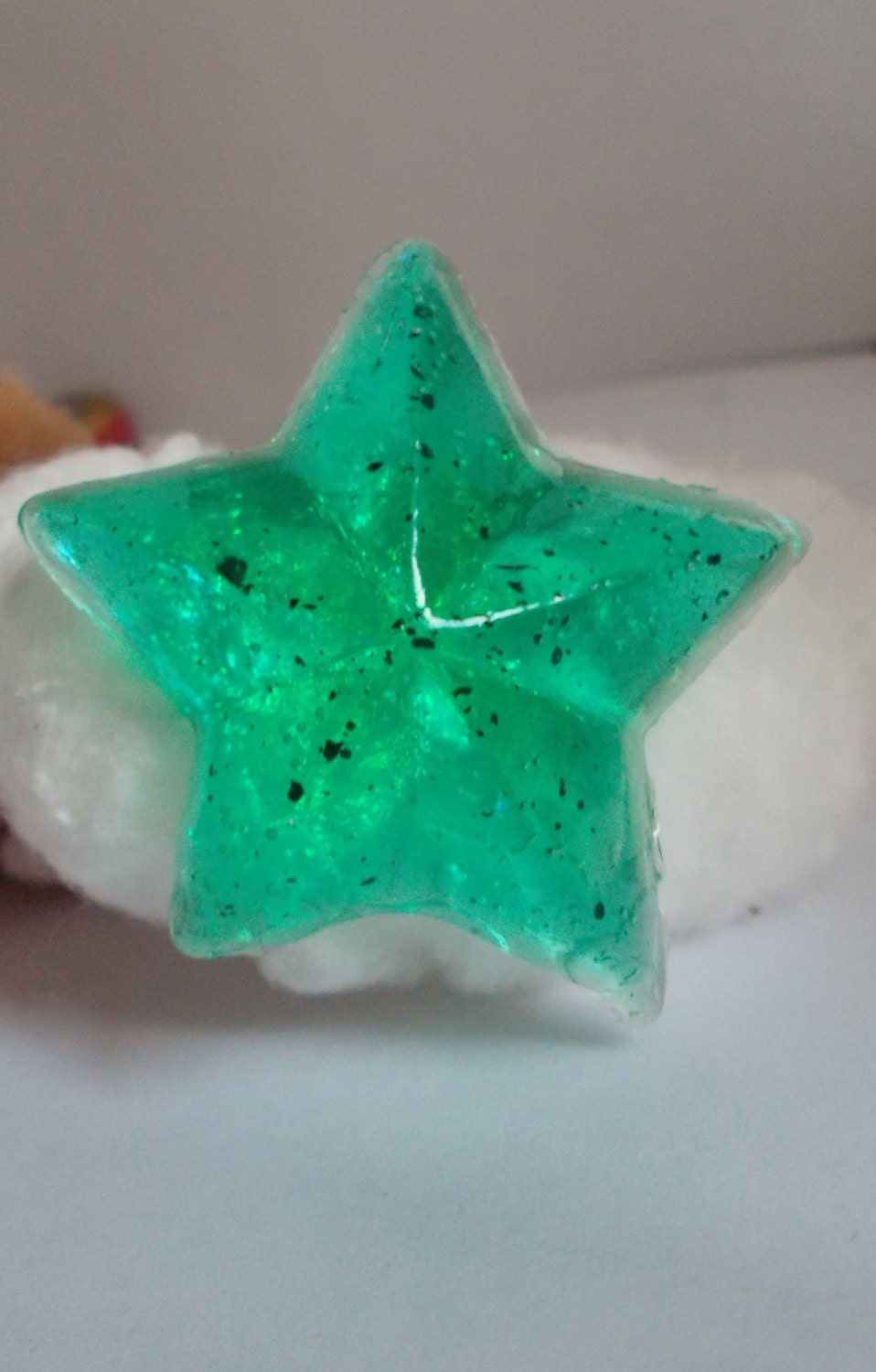 Speckle star pin