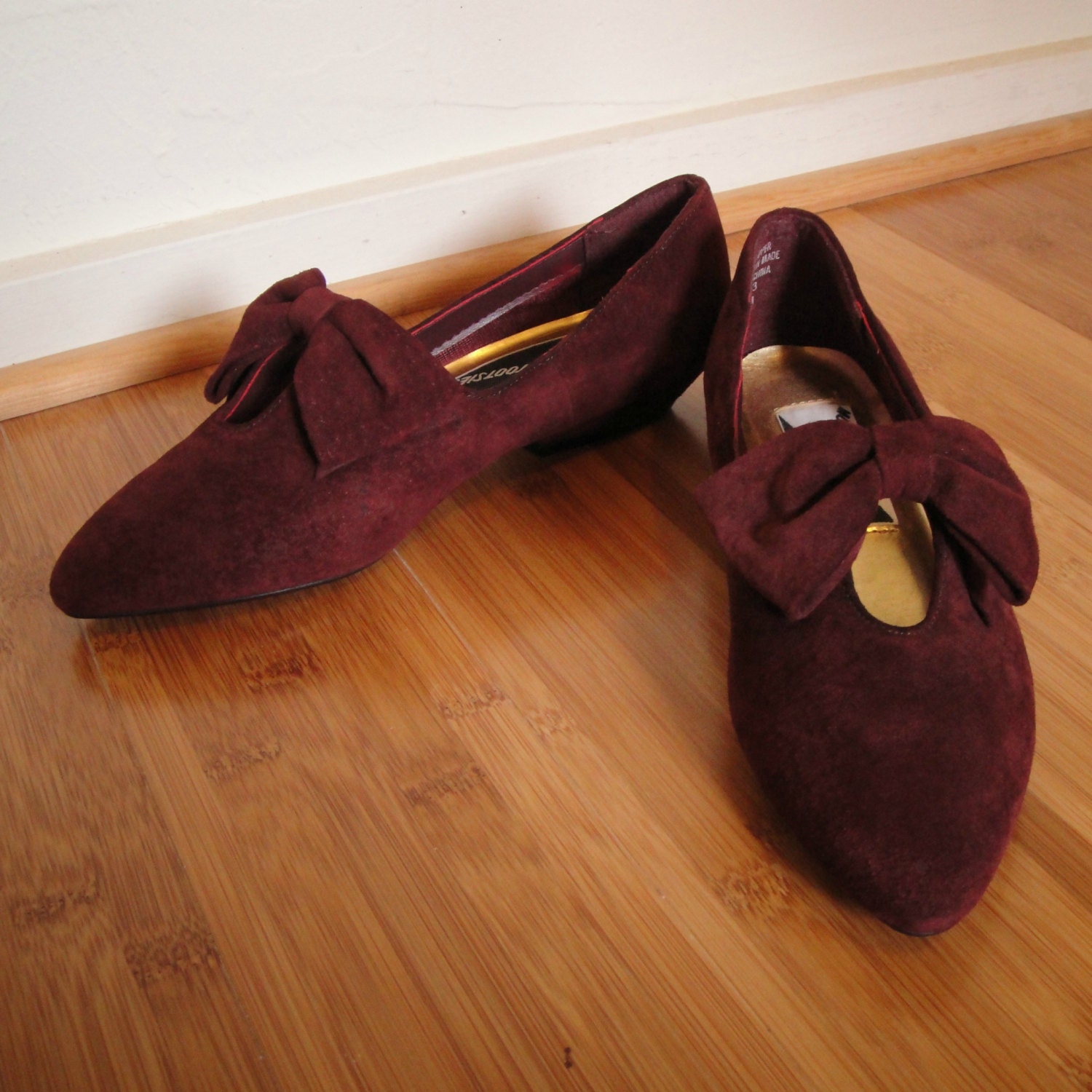 Vintage. 70's 80's. Suede Leather Bow Flats. Brown Maroon. Pointy Toe. Small Wedge. 6 1/2 M