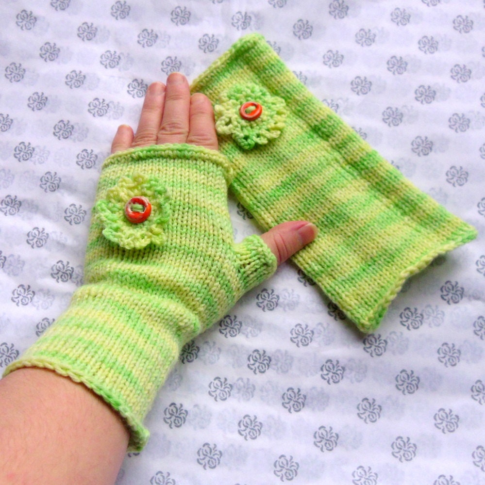 Spring Fingerless Gloves, Green Handwarmers, ladies gloves, gift for her, merino wool
