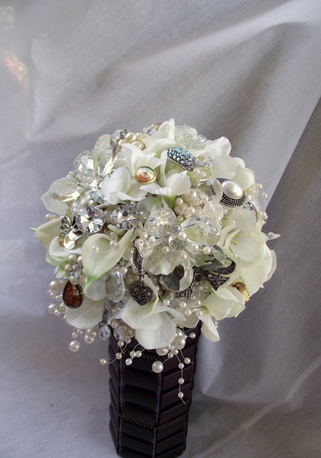 Amazing and affordable, brooch wedding bouquet, florist made bouquet, bling bouquet, rhinestone, brooch bridal bouquet, jewelry bouquet,