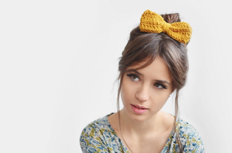 Yellow hair bow / Hand Crocheted - Plexida