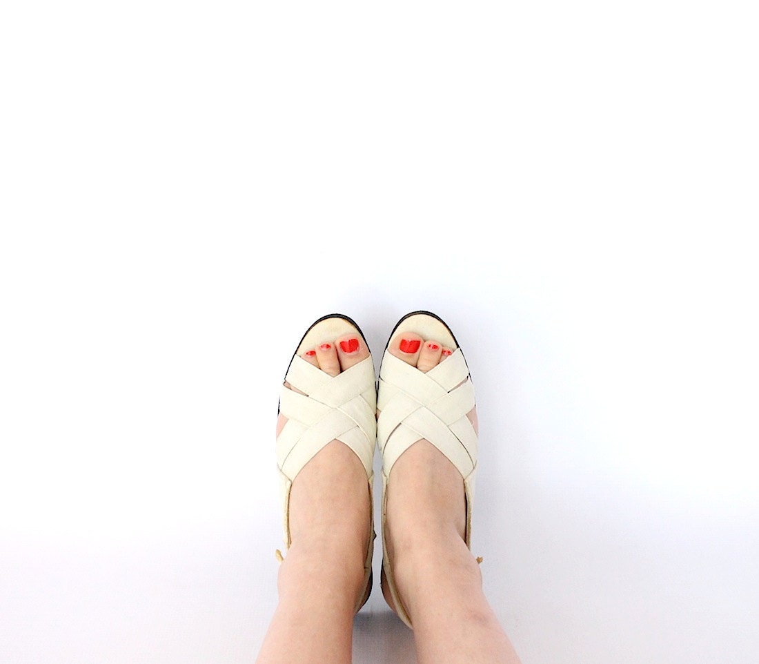 Vintage 80s White Woven Canvas Summer Sandals // Women's Flats Sz 6.5