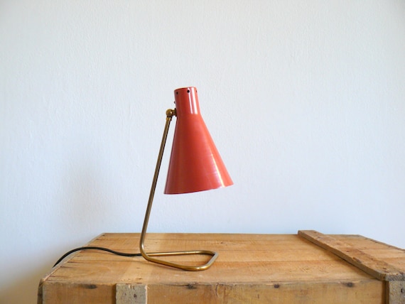 Vintage 60s atomic desk lamp. Lamp with coral red lampshade and brass metal neck