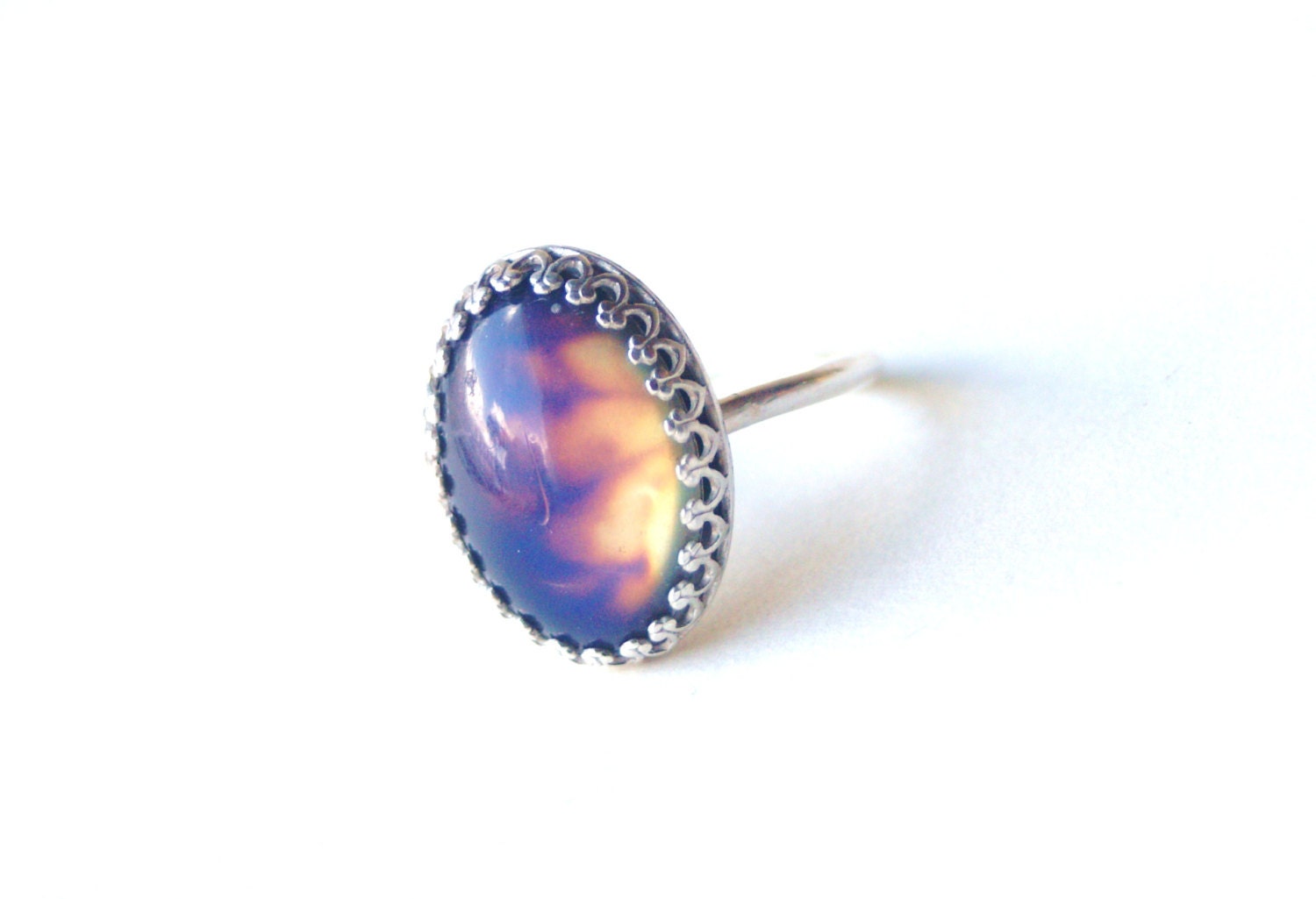 Sterling Silver Crown Mood Ring with Vintage Stone - Color Changing