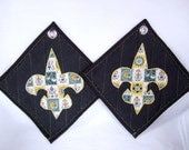 Vintage Folkloric Fleur de Lis Pot Holder Set