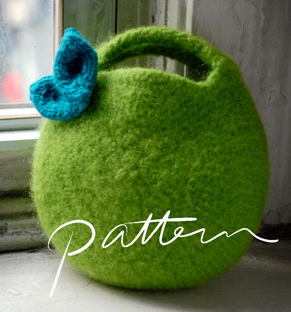 PATTERN - Felted Berry Bag and Knitted Leaf - Small Circular Clutch