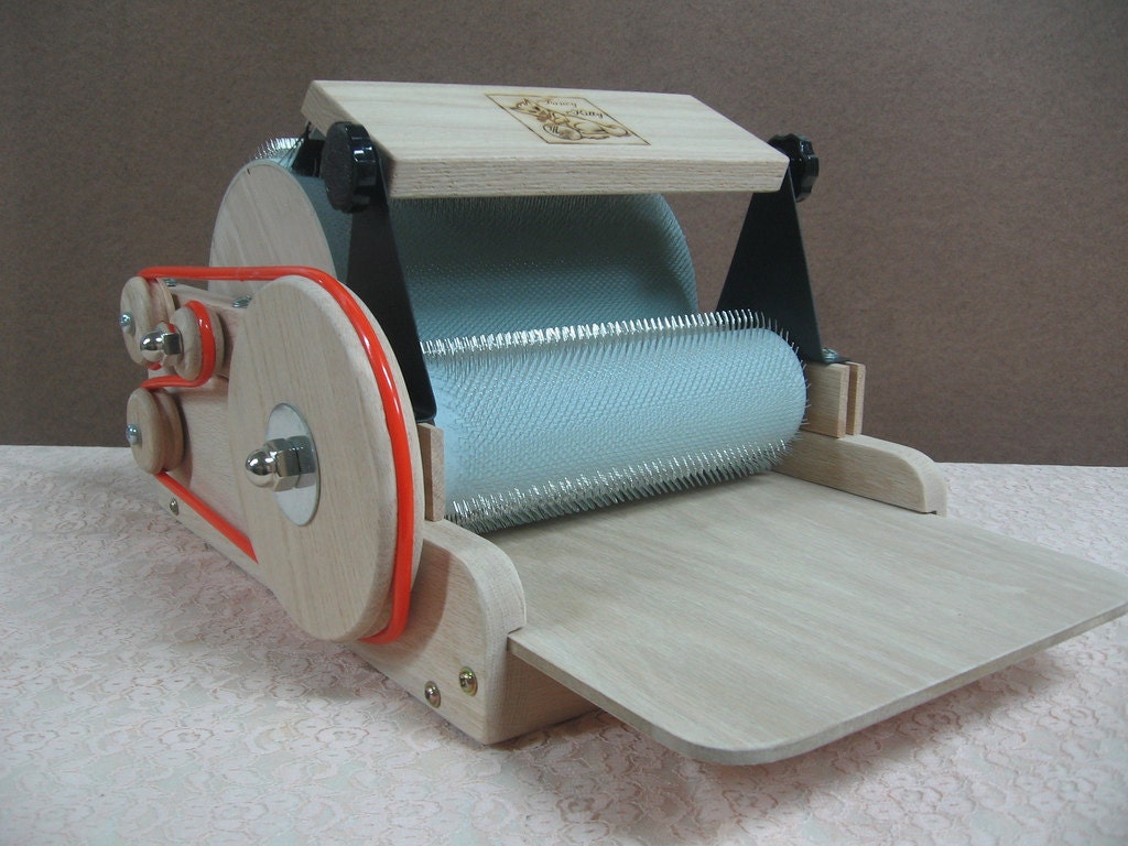 Fancy Kitty KITTEN 72/90 Medium Fiber Drum Carder With brush attachment