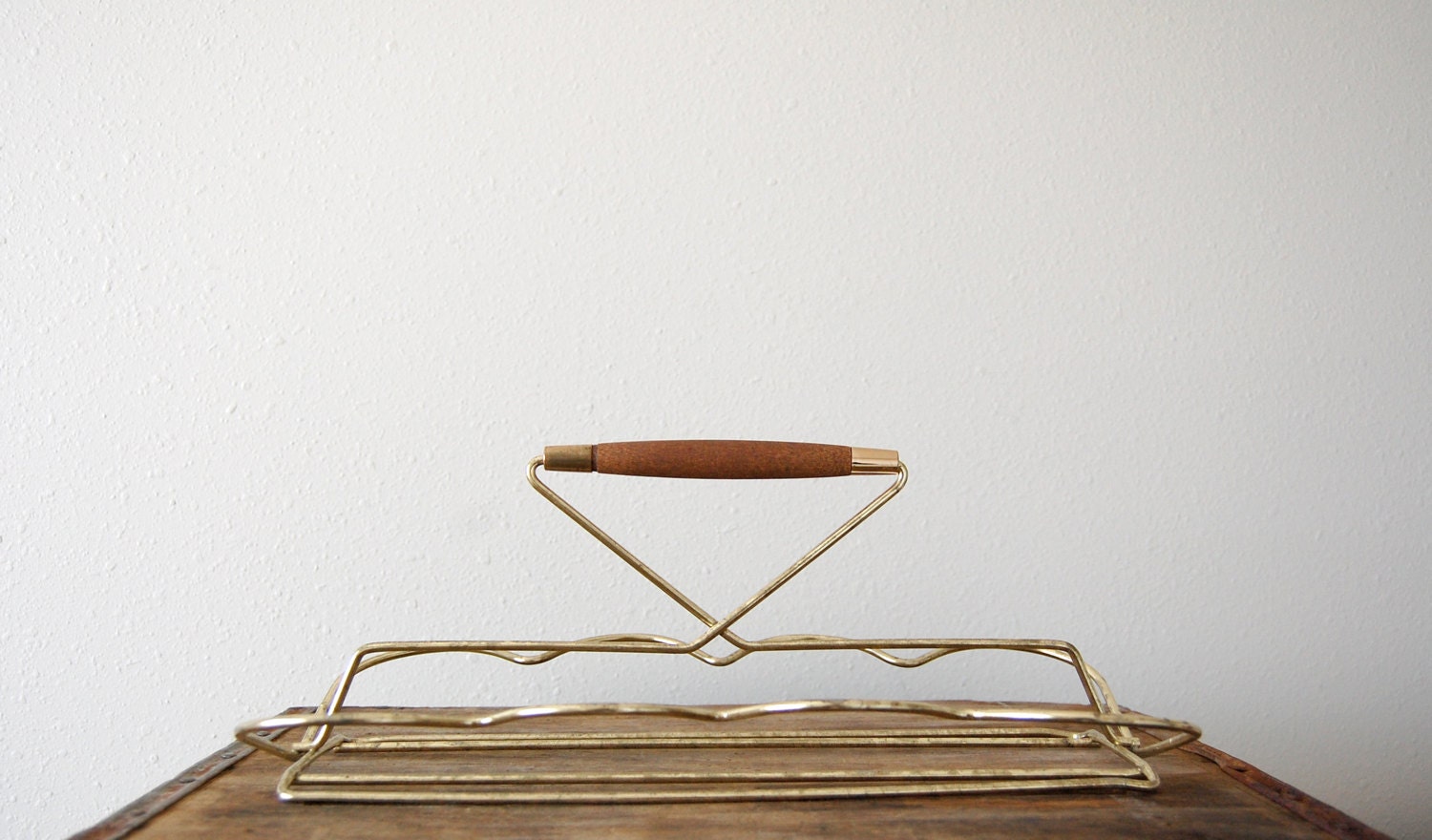 metal glassware caddy / barware accessory / goldtone metal with wood