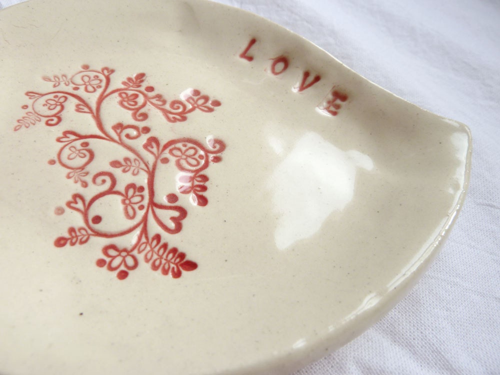 Tear Drop Sushi Dish - "LOVE"  (KISS - Sandy Beige)