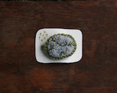 embroidered linen pin- forget me nots