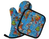Fiesta De Los Muertos Oven Mitt and Pot Holder Set