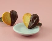 Chocolate-Dipped Heart Cookie Ring