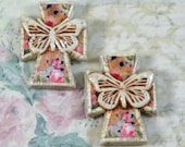 2 Vintage Chic Tiny Cross Pendants   0412-22