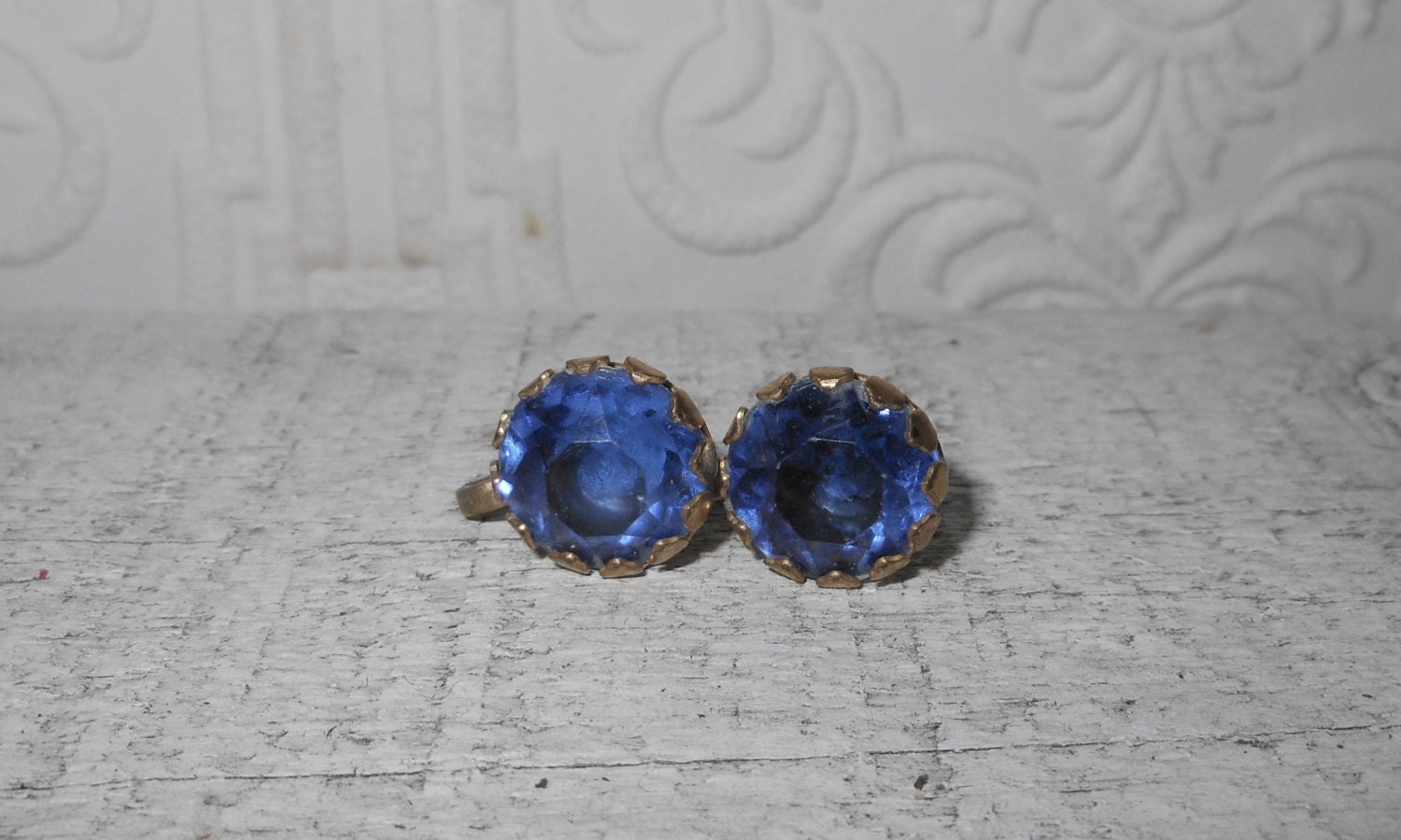 1940s blue  glass screw on earrings