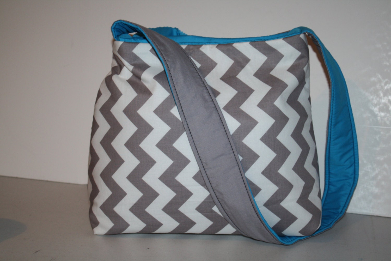 Womens Digital Slr CAMERA Bag Purse  Hobo Market Grey Chevron Stripe Turquoise  / Foam Padding