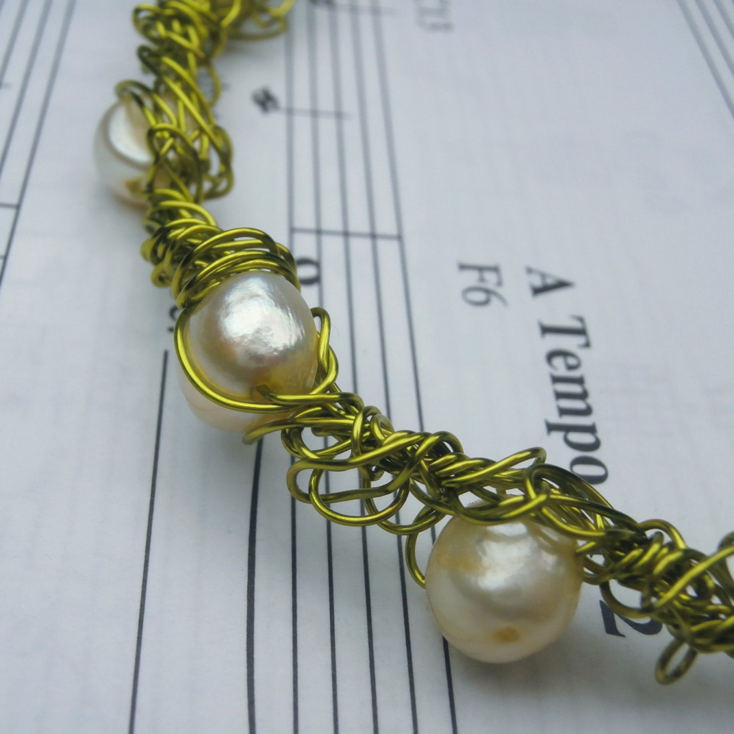 Pearl Bracelet, Peridot Green Bracelet, Grass Green Bracelet, UNIQUE and Perfect for Easter and SPRINGTIME
