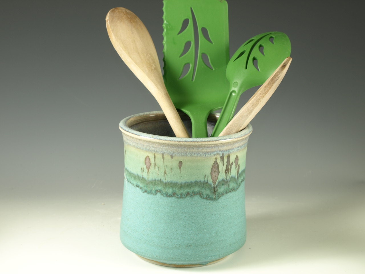 Utensil holder