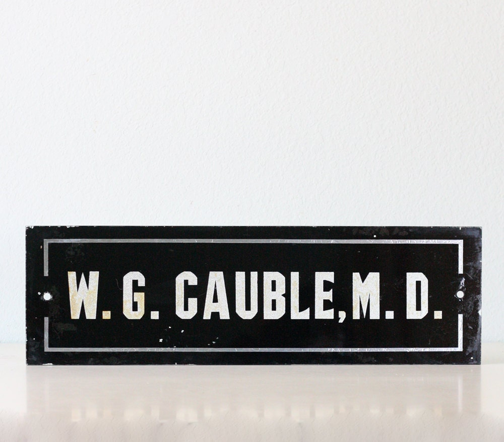 Vintage Doctor Sign, made of glass, W. G. Cauble M.D.