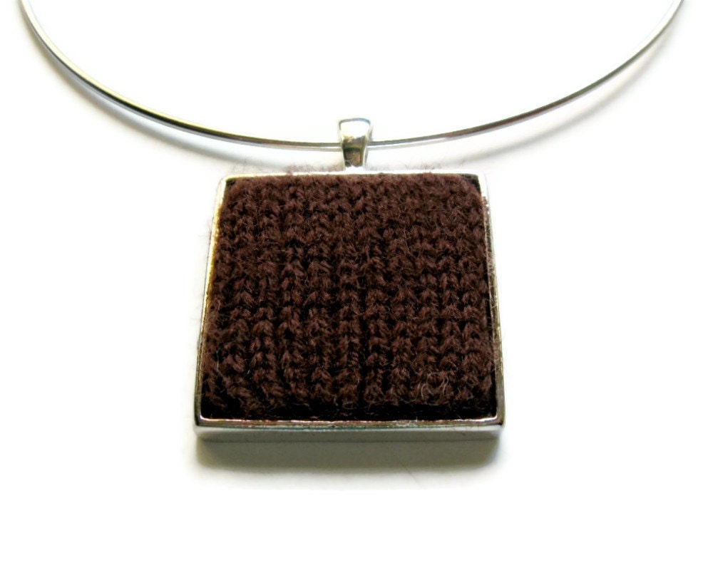 Necklace Square Brown Knitted in Acrylic Wool on Silvered Base