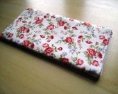 Roses - Apple Wireless Keyboard Sleeve - Padded and Zipper Closure
