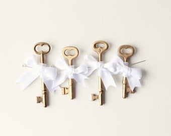 Key boutonniere, Groomsmen, Wedding - Key to my Heart (GOLD)