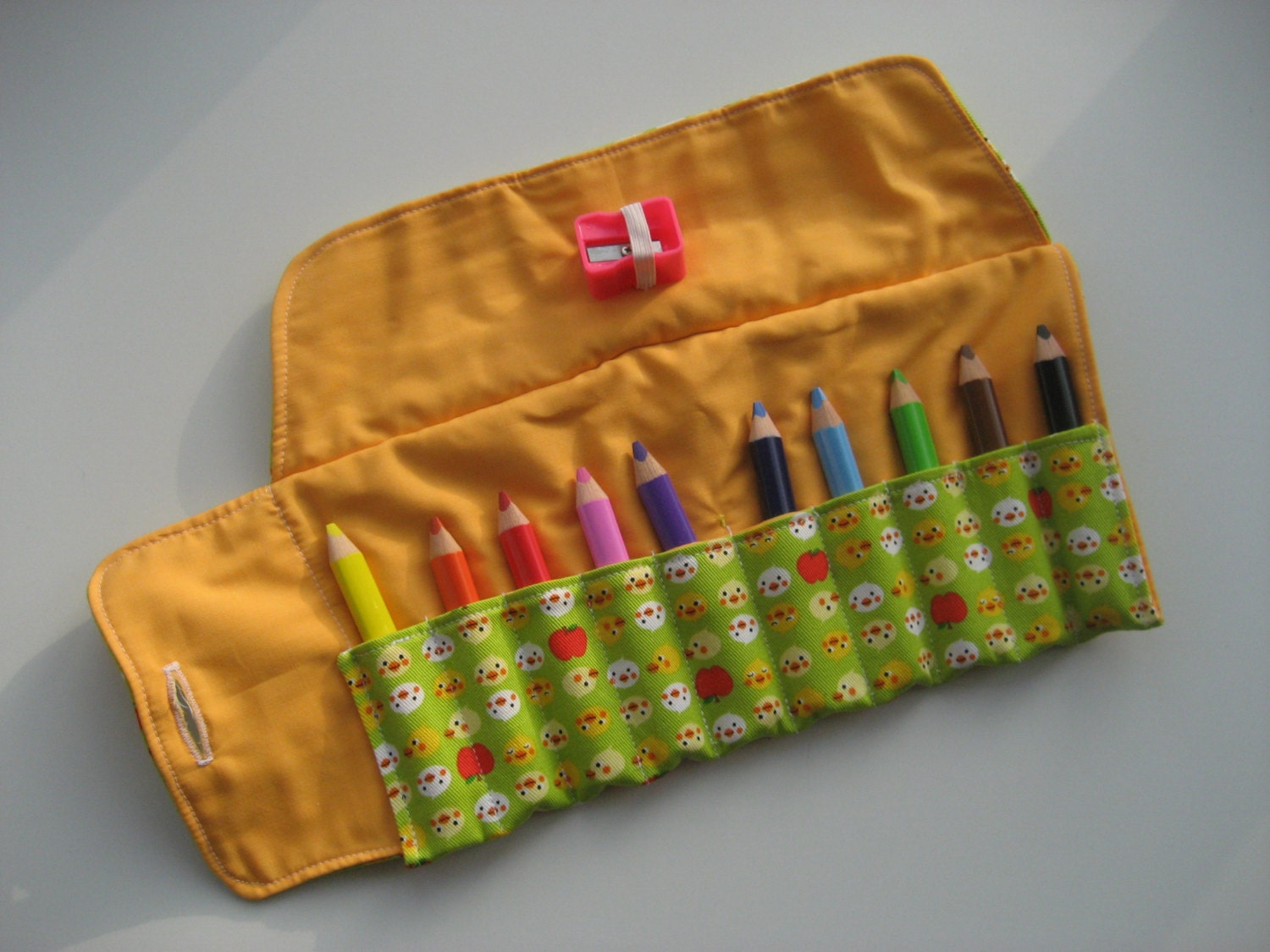 CHICKS colouring pencil roll-up travel set