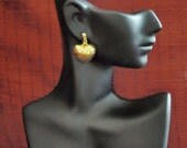 Earringsbeautiful mirror like  puffed gold plate heart  1 inch