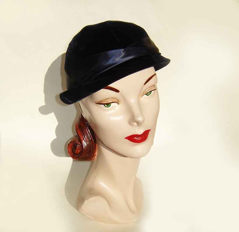 Vintage 50s Hat Navy Blue Velvet Cloche Cap Bonnet Peck & Peck