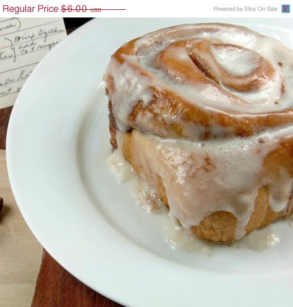 ON SALE Cinnamon Roll, Soy Candle, Bakery Scent, 4 oz, Travel Tin, Sweet