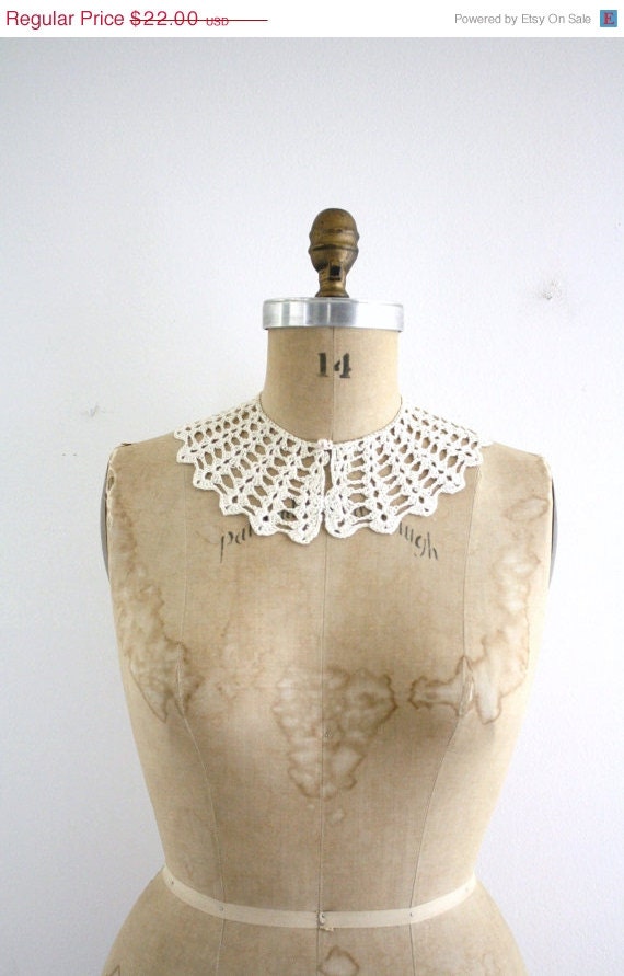 50% off Shop Closing Sale Vintage Crochet Collar . Beige . Neutral . 1950s 50s