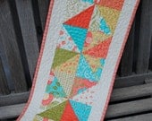 Handmade Tablerunner, Quilted Tablerunner, Spring Tablerunner