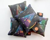 Mini triangle pillow