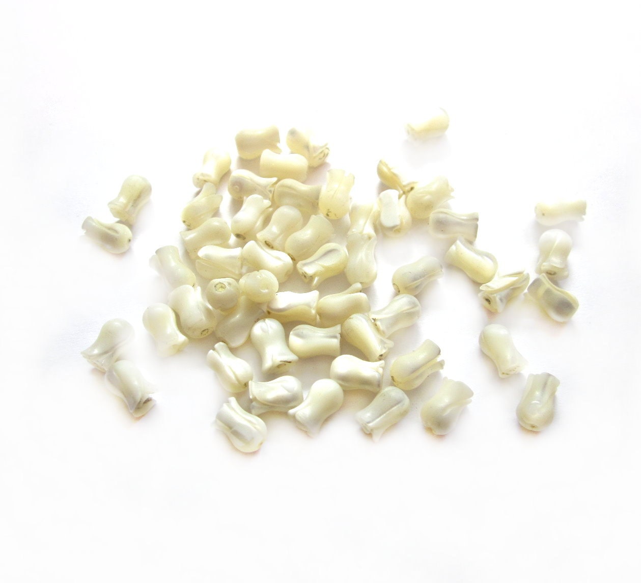 Carved Mother of Pearl Shell Tulip Flower Bud Beads