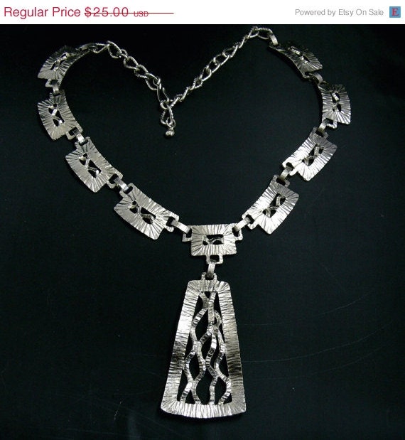 Vintage 1970s Mod Silver Pendant Necklace