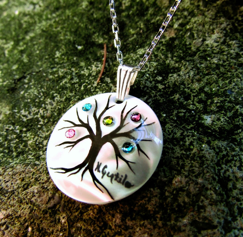 Family Tree Necklace "Medium Round" (7 stone maximum)