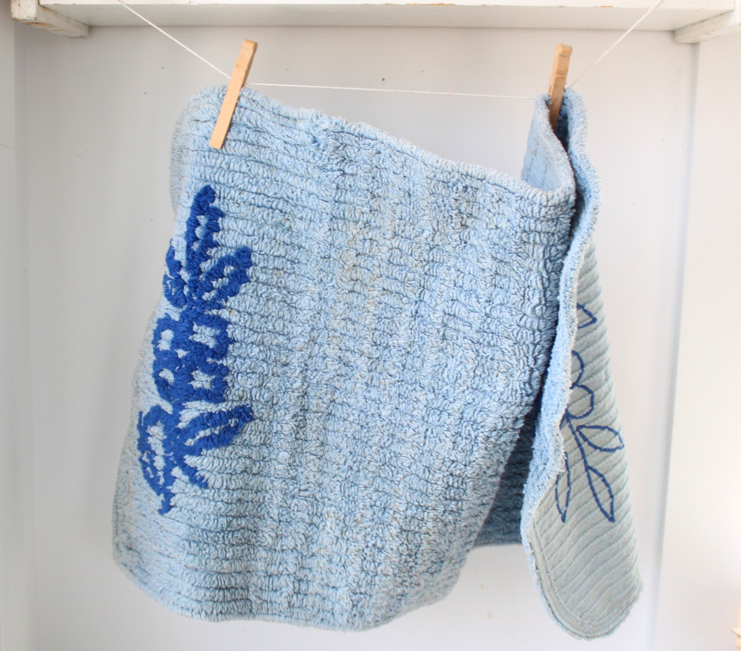 vintage 1940s chenille rug. Baby blue, royal blue flower design / pale blue throw rug / bath mat /  midcentury cottage / spring home decor