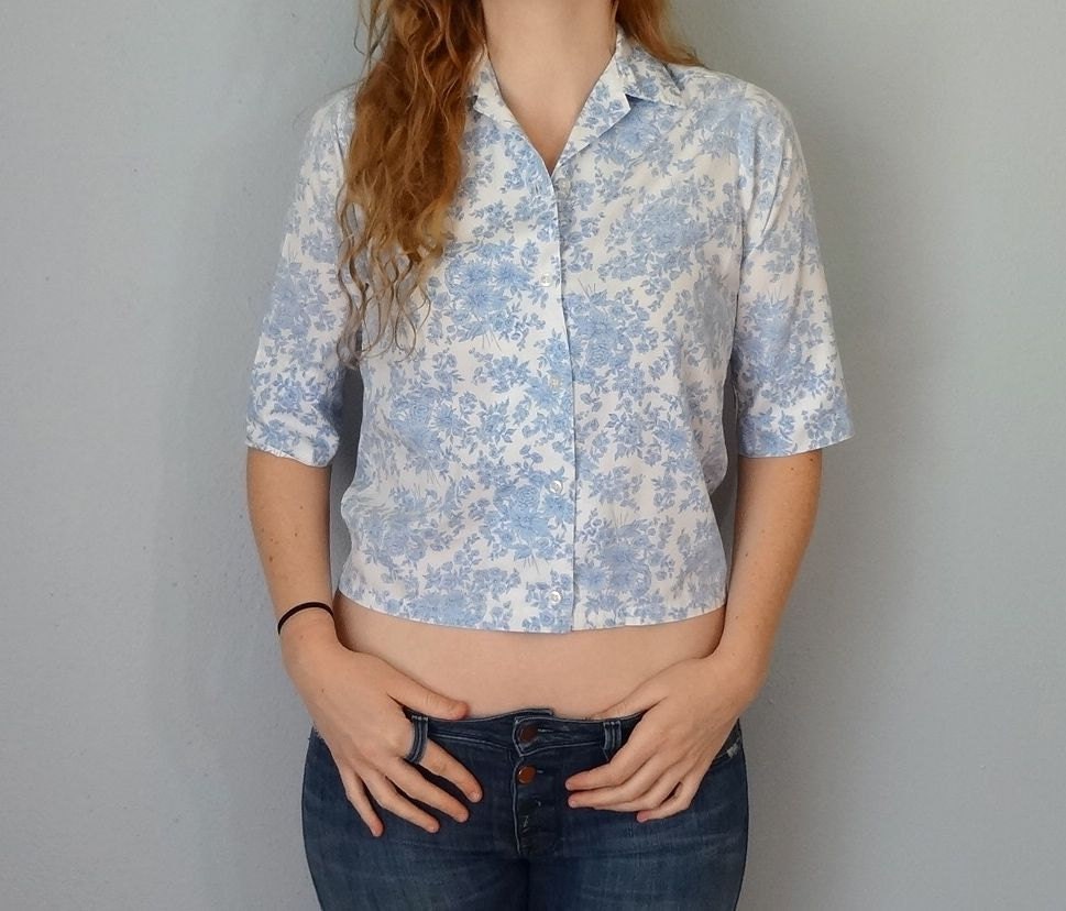 Vintage HELOISE Blouse / 1960s Shirt / Lightweight Cotton Top / Blue and White Floral Print