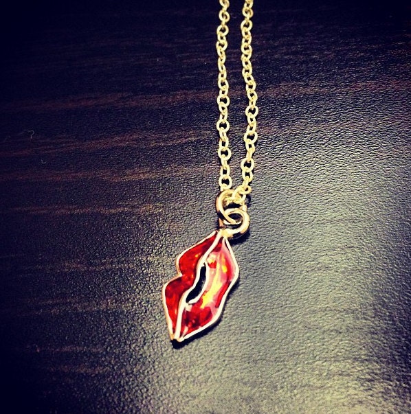 Kiss Me (Necklace)