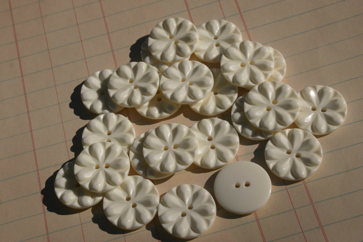 Off White Flower Buttons - Shabby Chic Sewing Embellishments - 24 Buttons